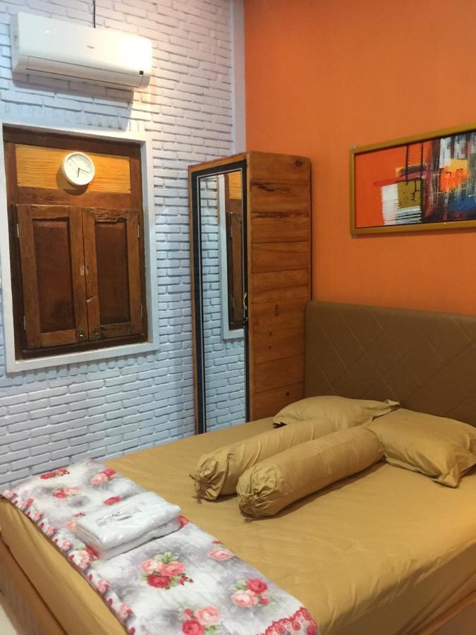 Djoglo Djatimalang Guesthouse Blitar Exteriör bild