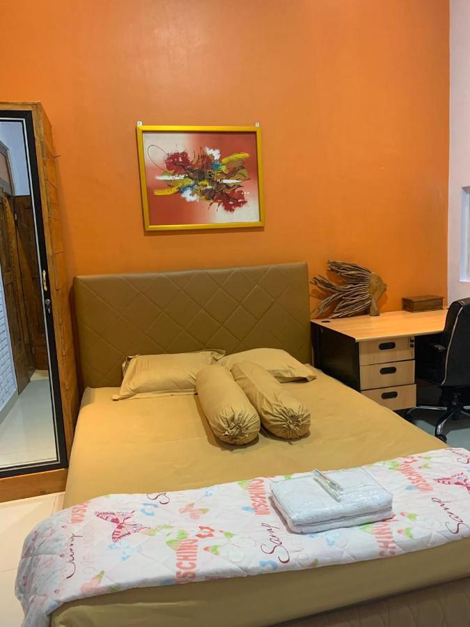 Djoglo Djatimalang Guesthouse Blitar Exteriör bild