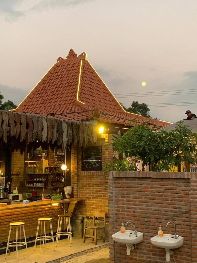 Djoglo Djatimalang Guesthouse Blitar Exteriör bild